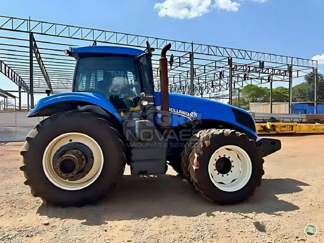 NEW T8 385 de Agro Novaes Máquinas Agrícolas
